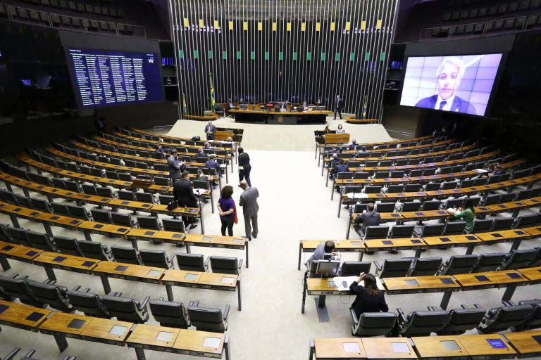 Pandemia e divergências adiaram reforma tributária para 2021