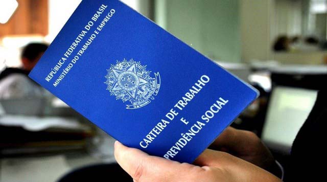 Empresa é condenada por registrar licenças médicas na carteira de trabalho de empregada