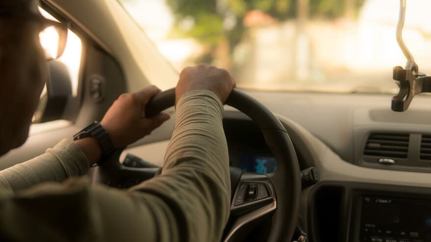 Uber tem direito de rescindir contrato com motorista réu em ação penal