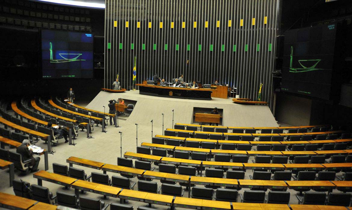 Comissão aprova proposta que permite compra de carro por idoso com isenção do IPI