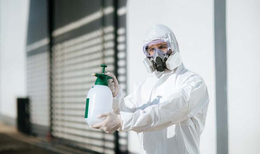 Covid - Empresa é condenada por pulverizar produtos em trabalhadores