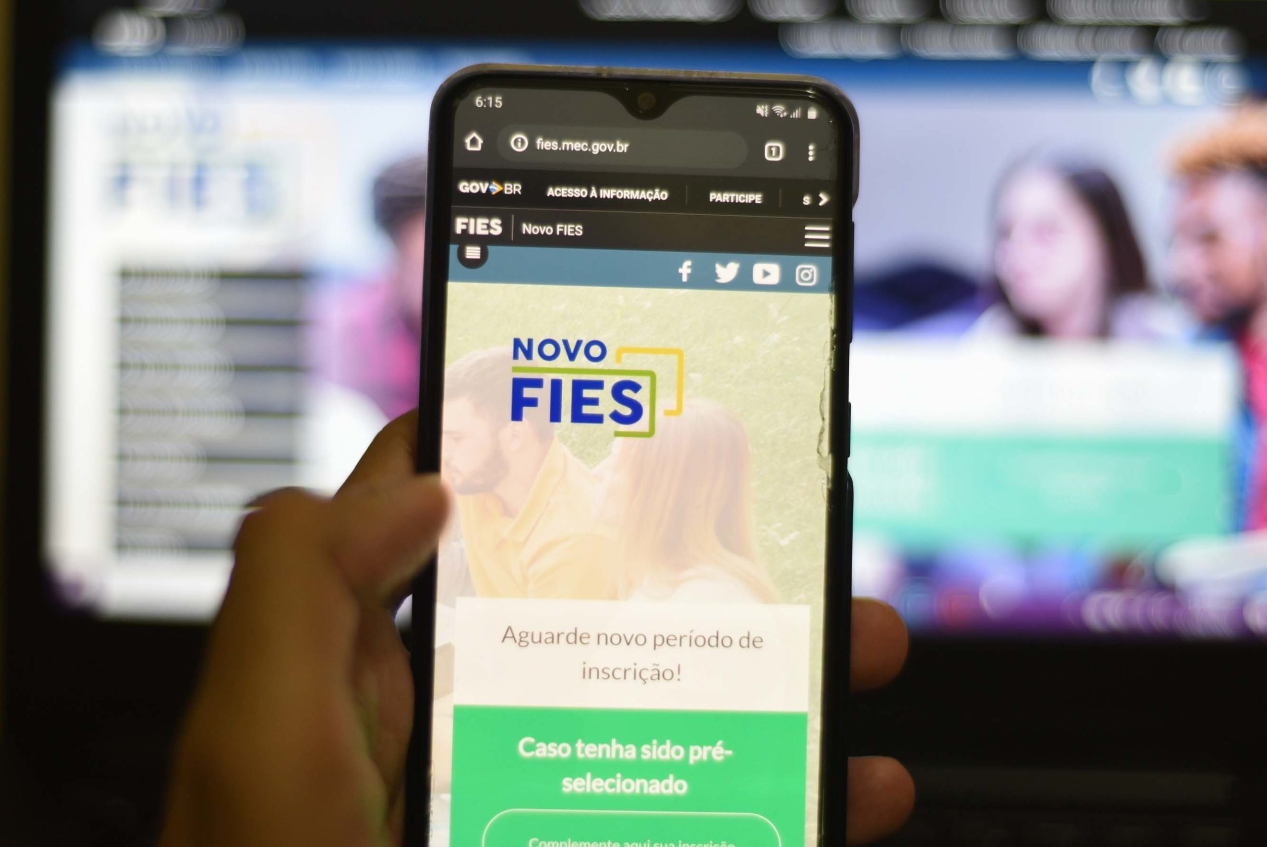 Universidade é proibida de cobrar valores extras de alunos beneficiários do Fies