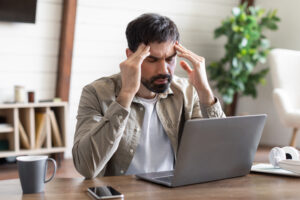 NR-1 E SAÚDE MENTAL: O RISCO QUE NINGUÉM VÊ, MAS TODO MUNDO SENTE